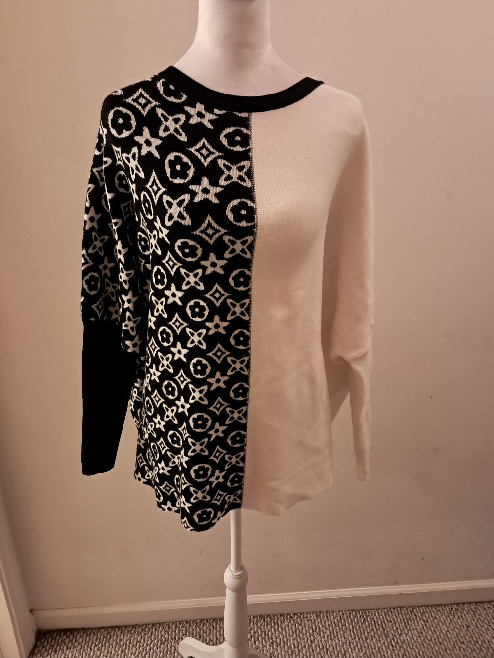 Women's Oversized One Size Split Colorblock Monochromatic Knit Fashion Statement